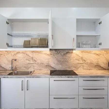 Apartament Staycaee's 'ekali 101' *